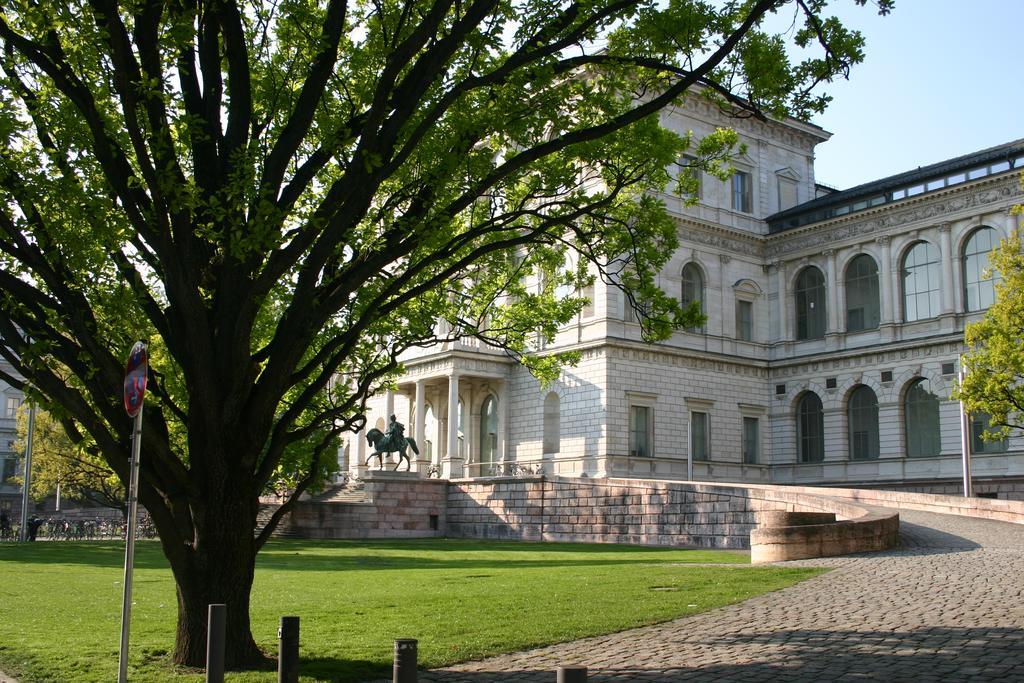 Hotel Hauser An Der Universitaet Мюнхен Экстерьер фото